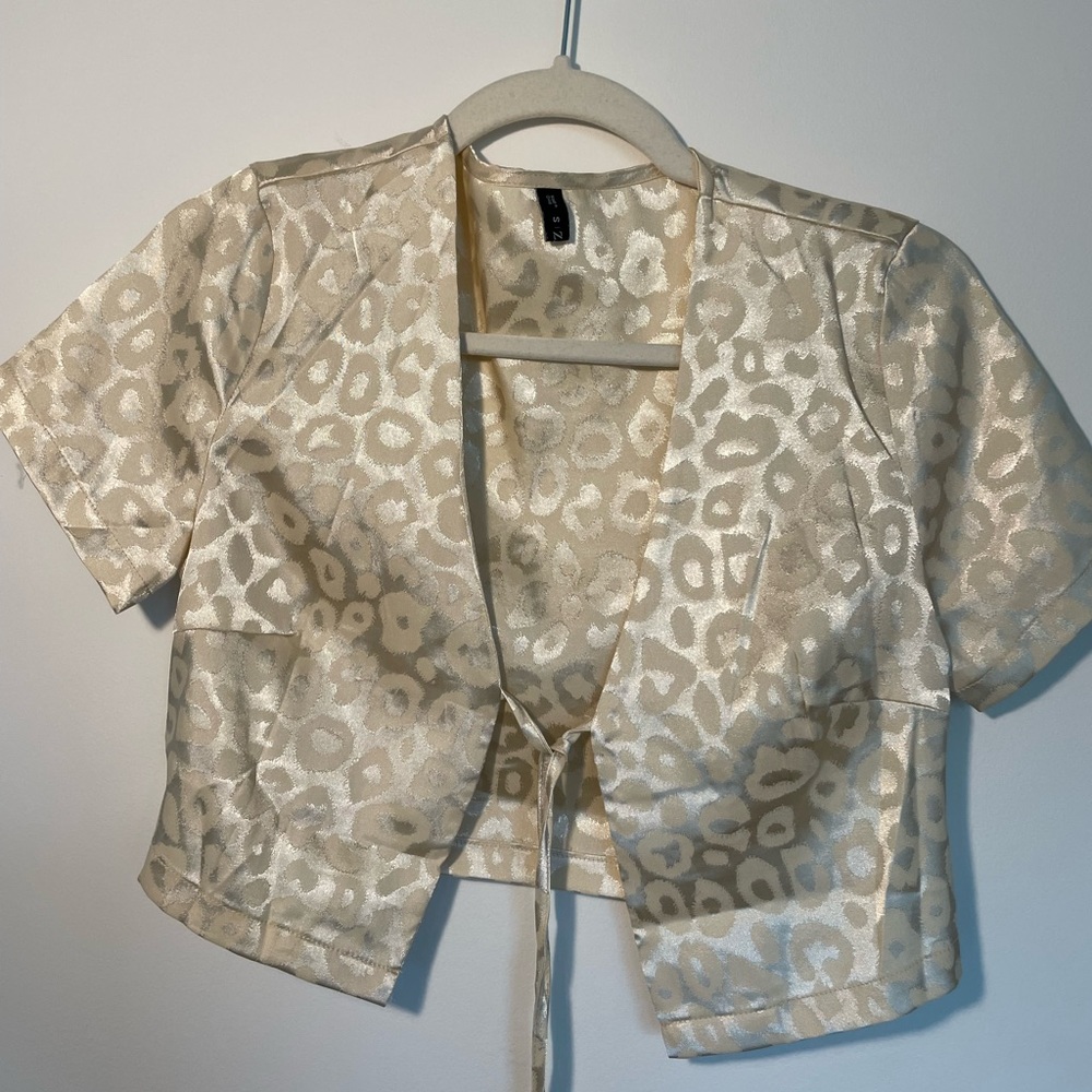 Cream front tie top - Size Small